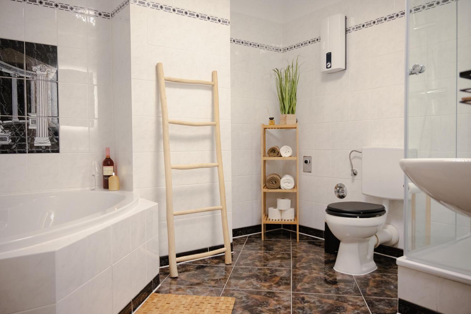 Jasta Homes Altstadt, Zentral, Ueberdachter Parkplatz, Netflix, Vollausstattung, Loft, Modern Und Komfort Хамелн Екстериор снимка