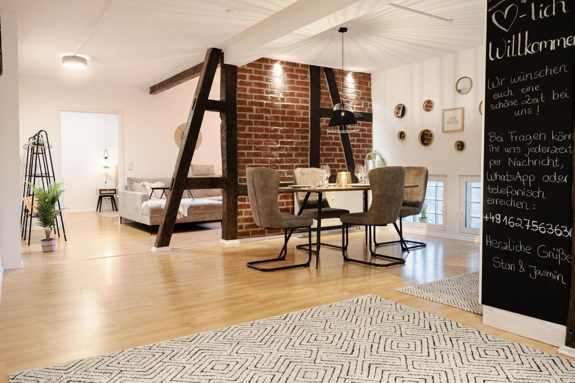 Jasta Homes Altstadt, Zentral, Ueberdachter Parkplatz, Netflix, Vollausstattung, Loft, Modern Und Komfort Хамелн Екстериор снимка